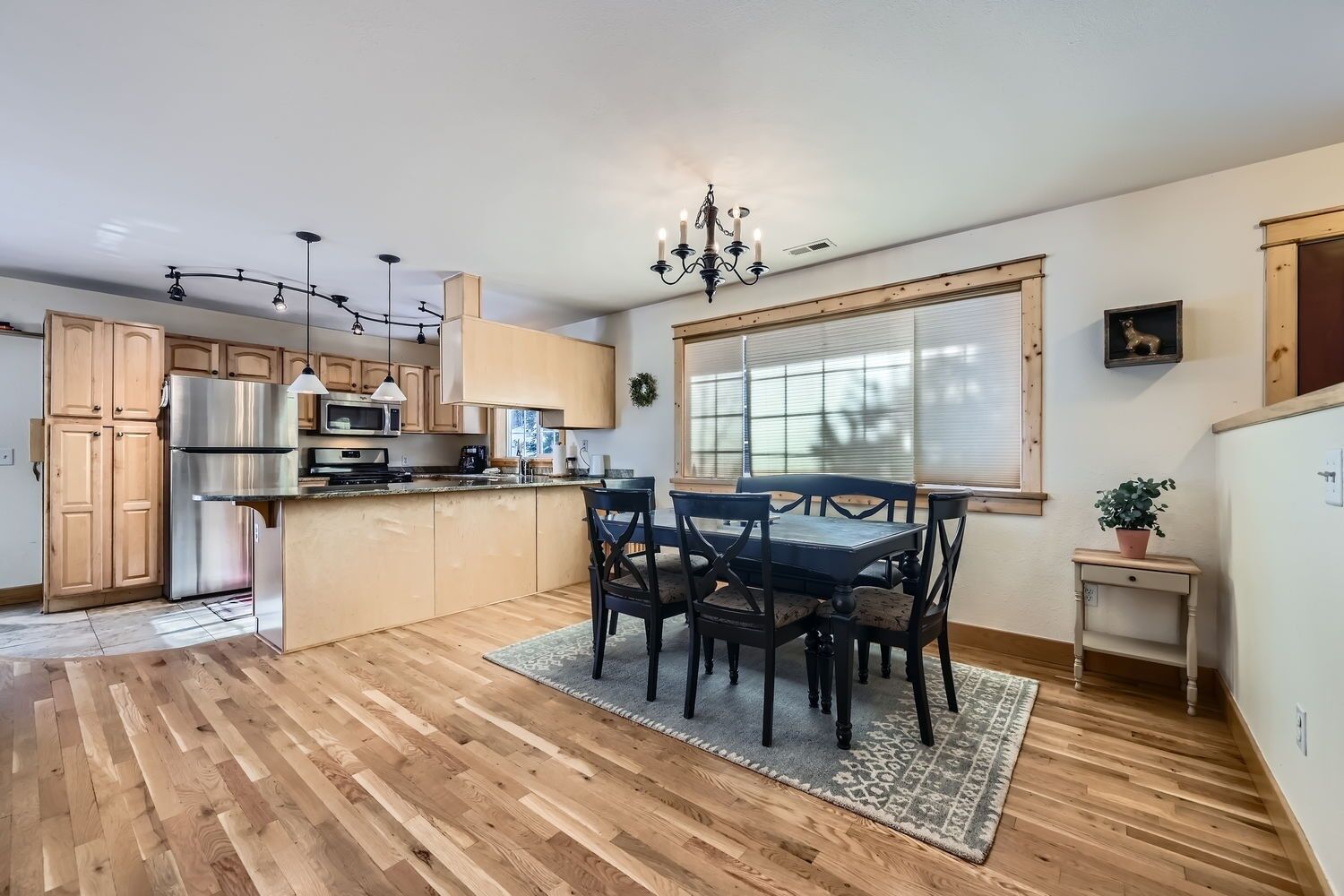 Cabin, 2 Bedrooms | Dining