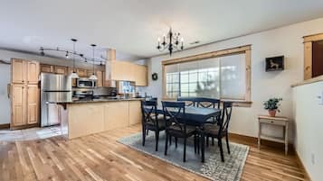 Cabin, 2 Bedrooms | Dining