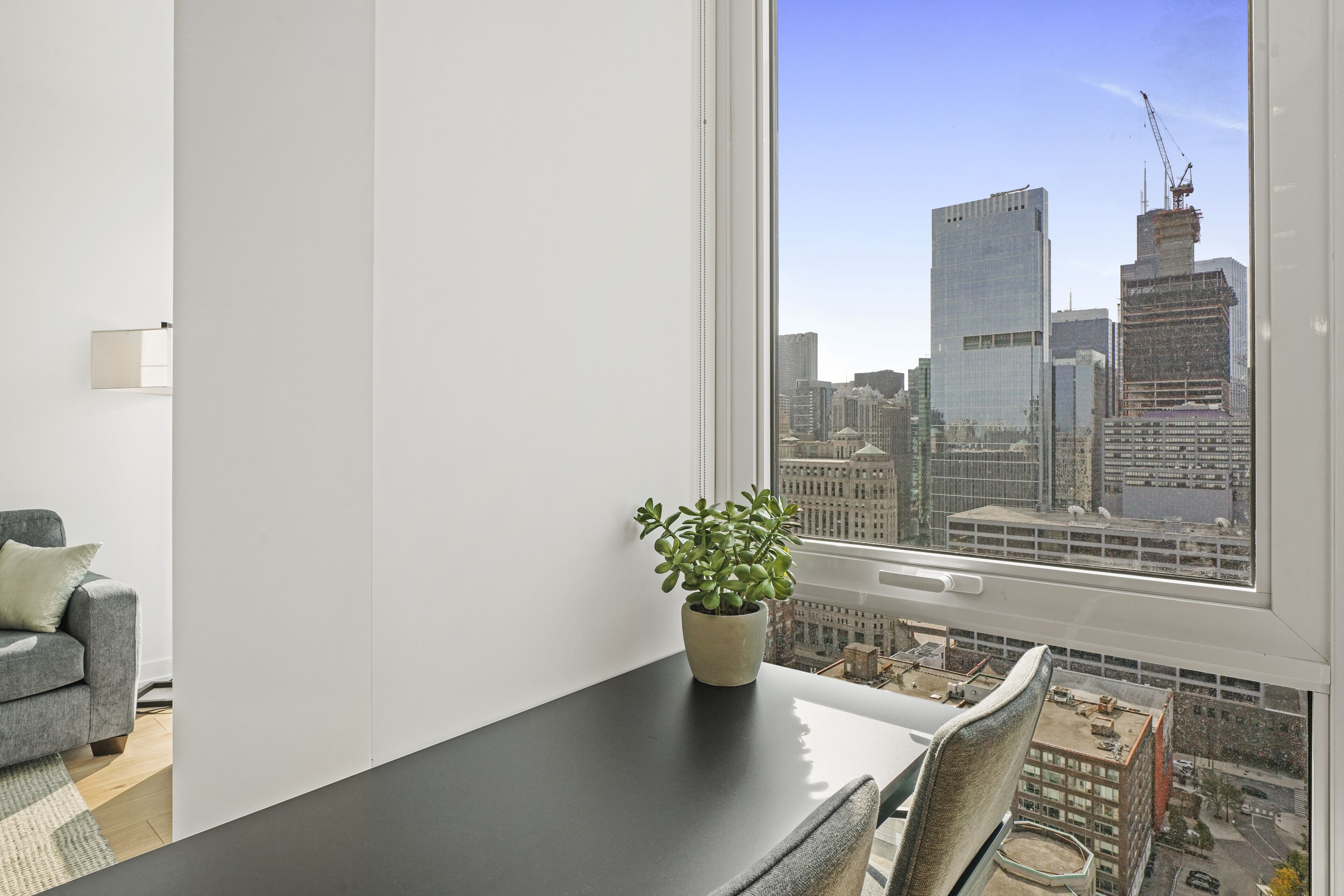 Stay Chic In Chicago: River North Suites W/ Luxe Amenities & Prime Location! - Chicago