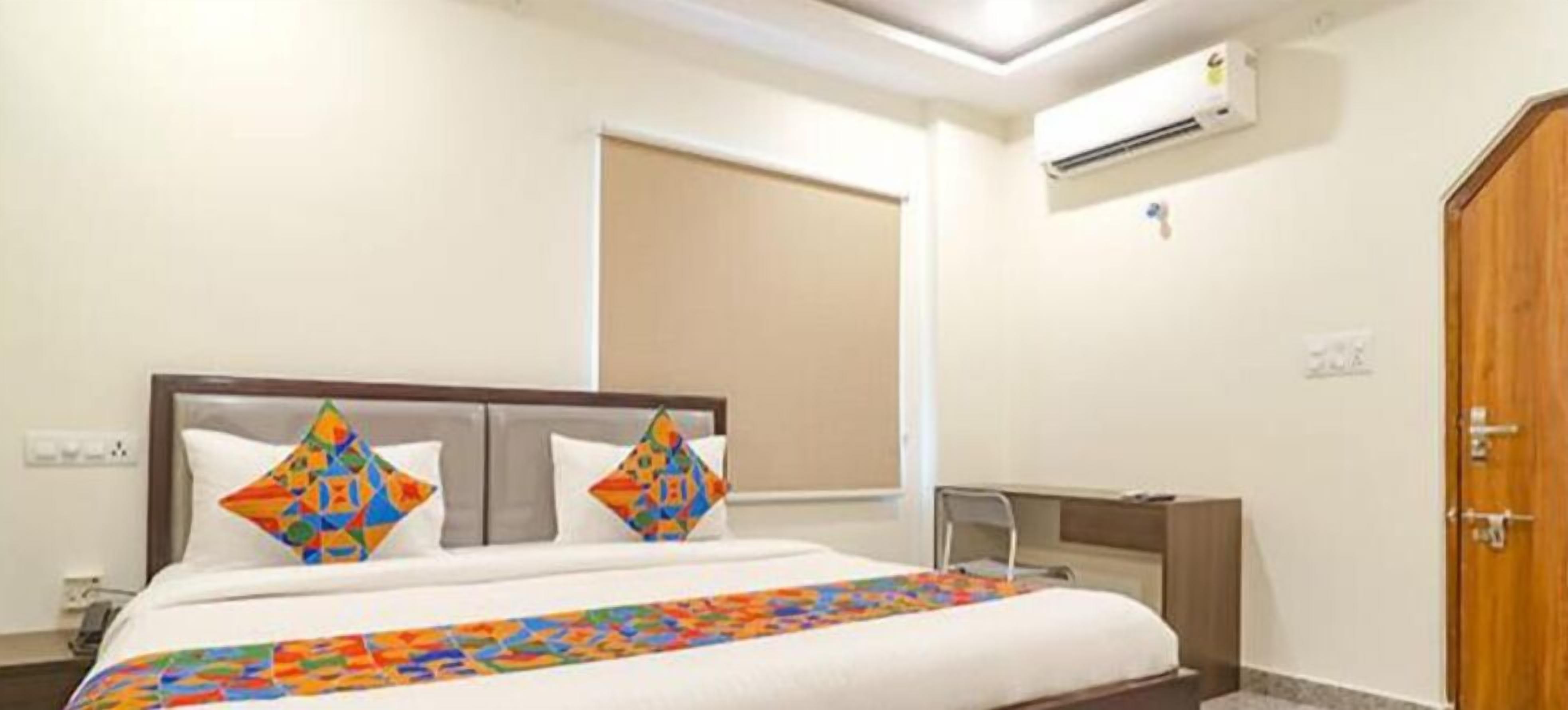 Desk, laptop workspace, free WiFi