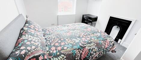 Comfort Double Room, 1 Double Bed, Non Smoking | Hypo-allergenic bedding, individually decorated, individually furnished