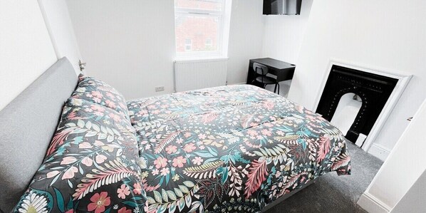 Comfort Double Room, 1 Double Bed, Non Smoking | Hypo-allergenic bedding, individually decorated, individually furnished