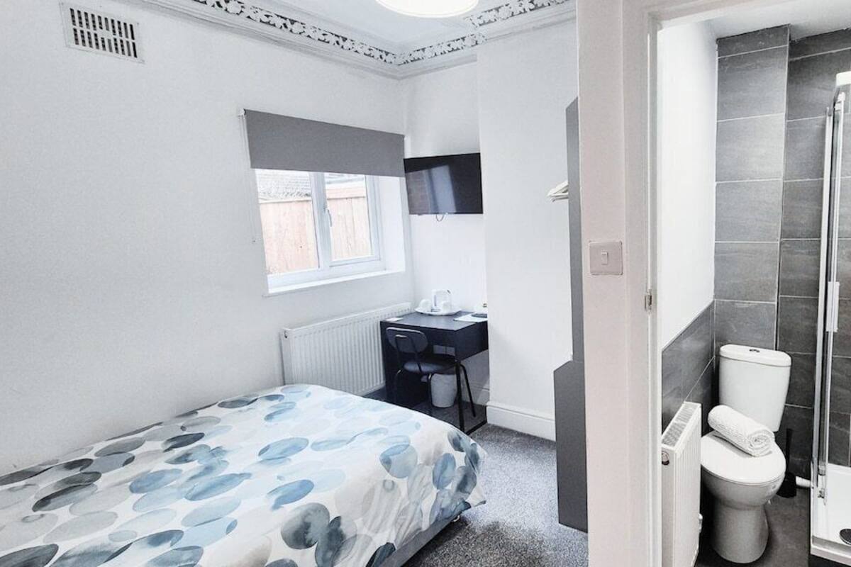 Comfort Double Room, 1 Double Bed, Non Smoking | Hypo-allergenic bedding, individually decorated, individually furnished