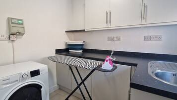 Habitación Confort doble, 1 cama doble, no fumadores | Lavandería