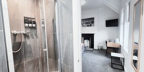 Room | Bathroom | Free toiletries, hair dryer, soap, shampoo