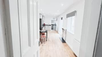 Kamar Single Comfort, 1 Tempat Tidur Twin, Bebas Asap Rokok | Dapur bersama | Lemari es, microwave, oven, dan kompor