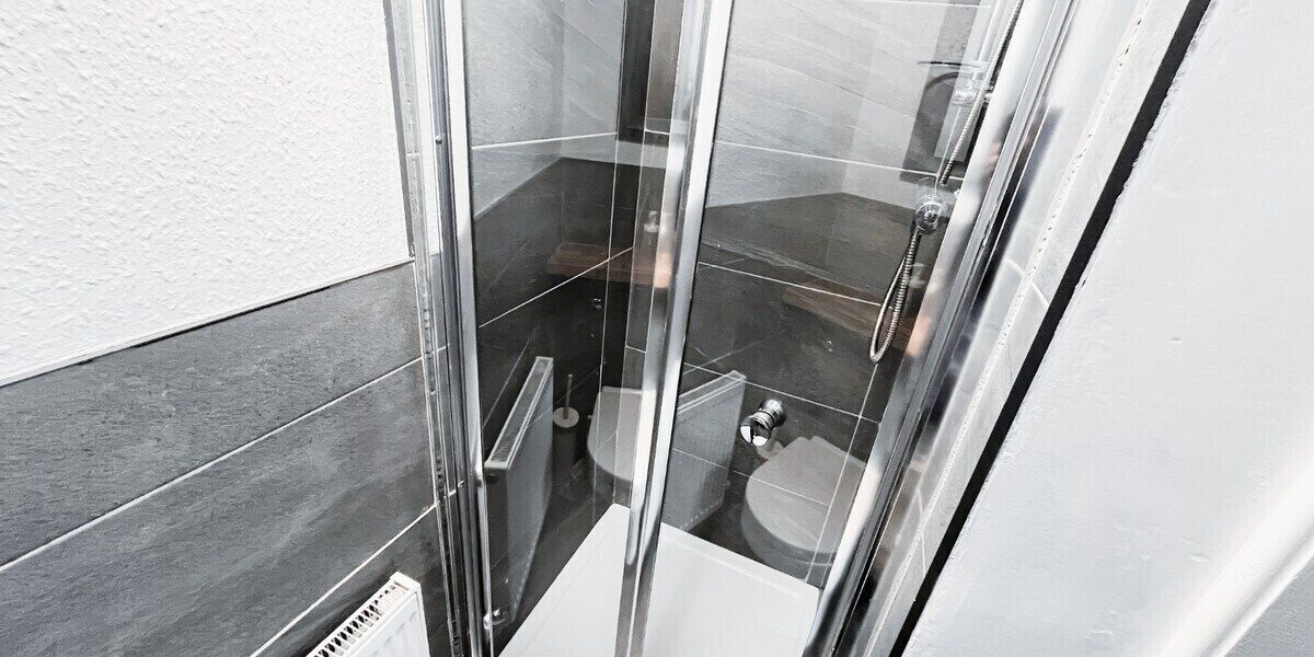 Comfort Double Room, 1 Double Bed, Non Smoking | Bathroom | Free toiletries, hair dryer, soap, shampoo