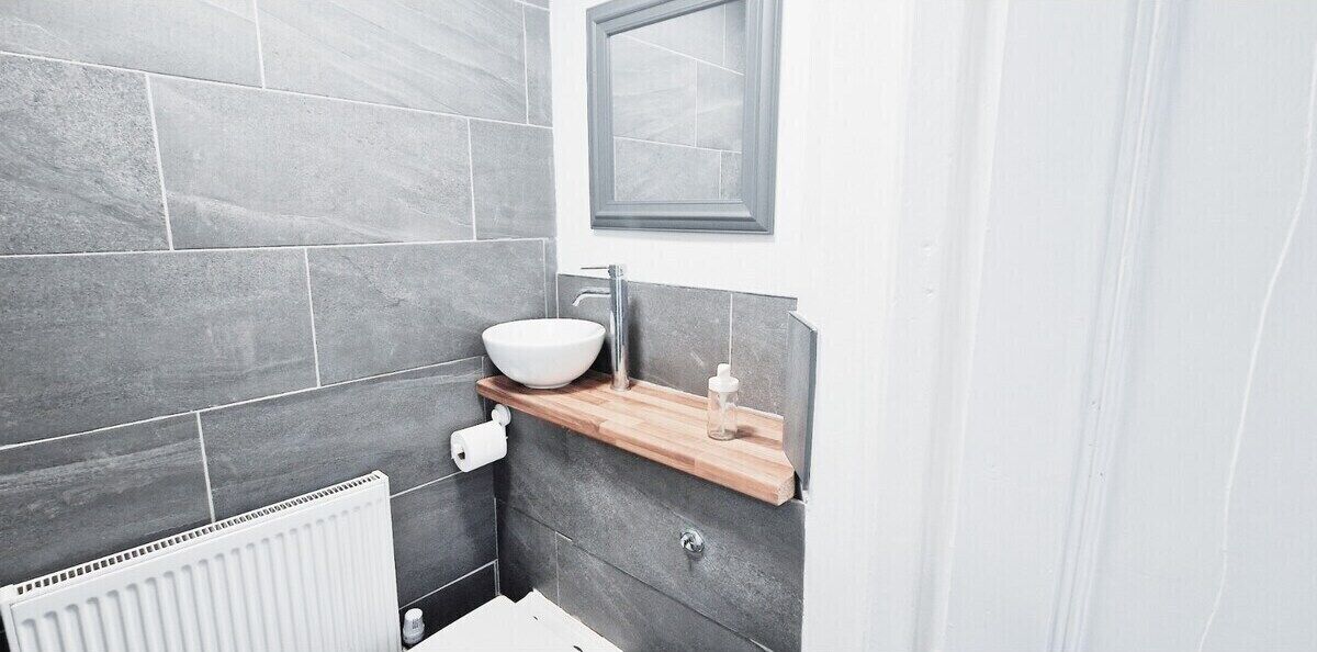 Comfort-Doppelzimmer, 1 Doppelbett, Nichtraucher | Badezimmer | Kostenlose Toilettenartikel, Haartrockner, Seife, Shampoo