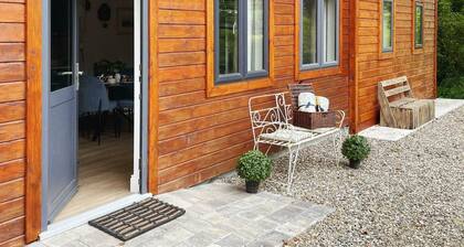 Scenic Countryside Cabin: Romantic & Pet-Friendly