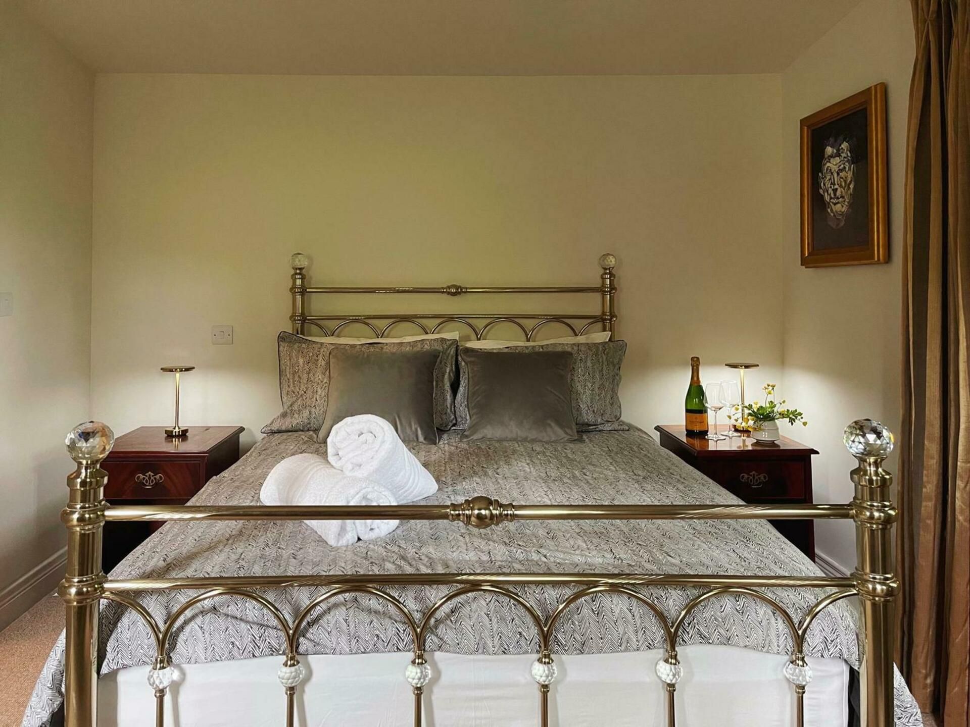 1 bedroom, iron/ironing board, internet, bed sheets