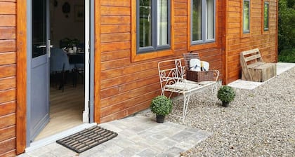 Scenic Countryside Cabin: Romantic & Pet-Friendly