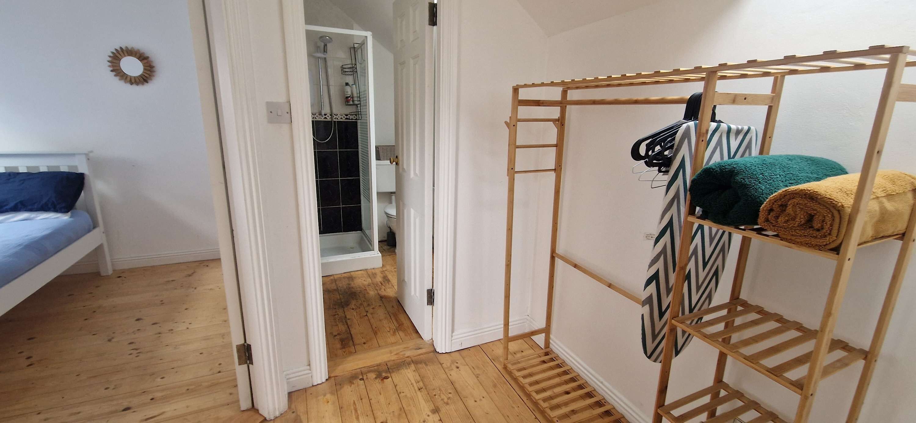 2 bedrooms, iron/ironing board, Internet, bed sheets