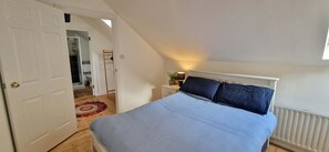 2 bedrooms, iron/ironing board, internet, bed sheets