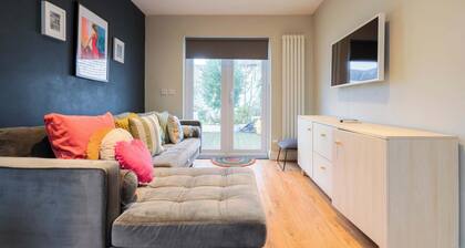 Stylish Home Near City Centre–Garden& Period Charm