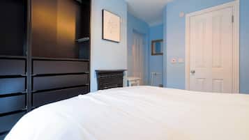 3 bedrooms, iron/ironing board, Internet, bed sheets