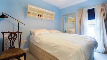 3 bedrooms, iron/ironing board, internet, bed sheets