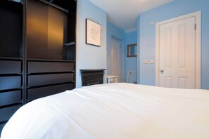 3 bedrooms, iron/ironing board, Internet, bed sheets