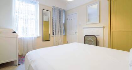 Stylish Home Near City Centre–Garden& Period Charm