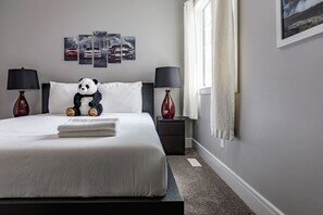 5 bedrooms, desk, iron/ironing board, travel cot