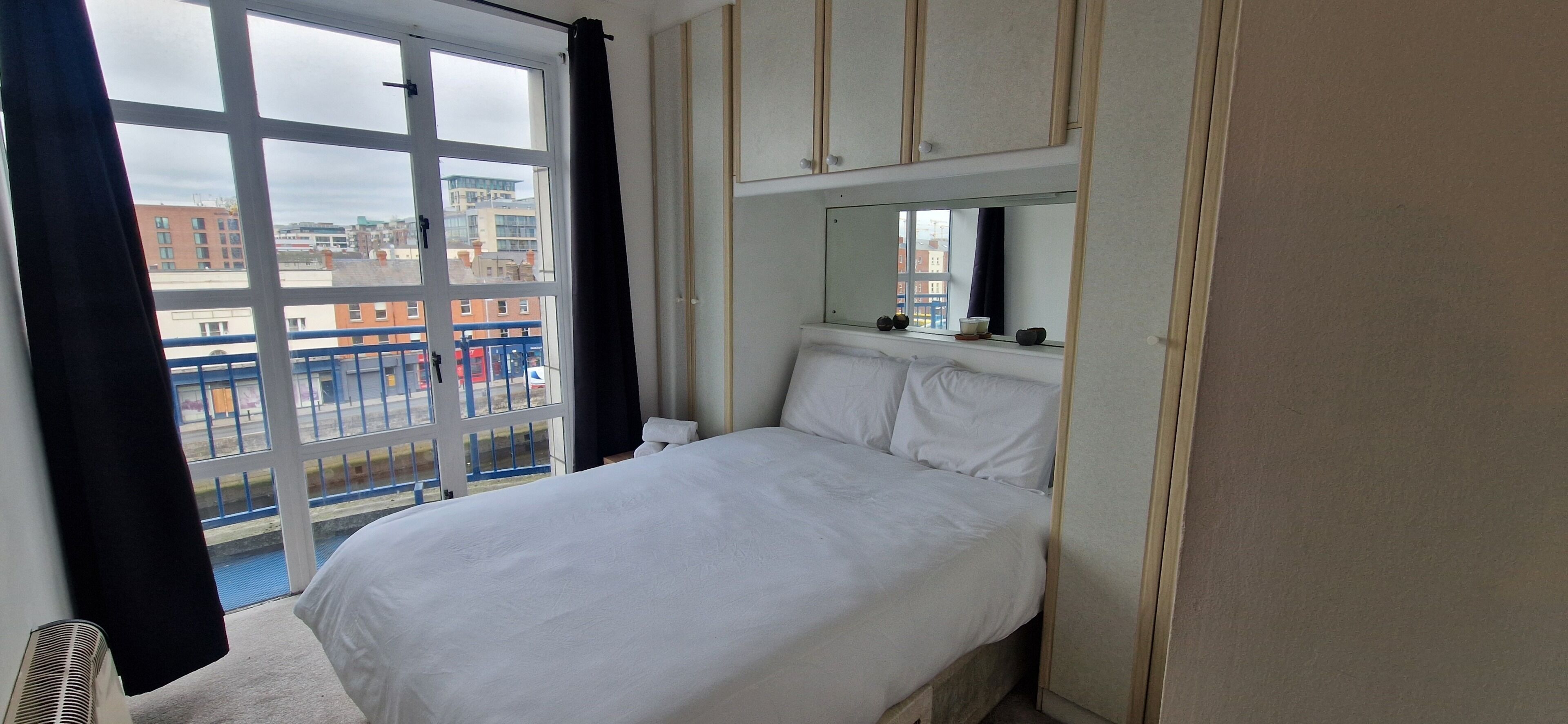 2 bedrooms, iron/ironing board, internet, bed sheets
