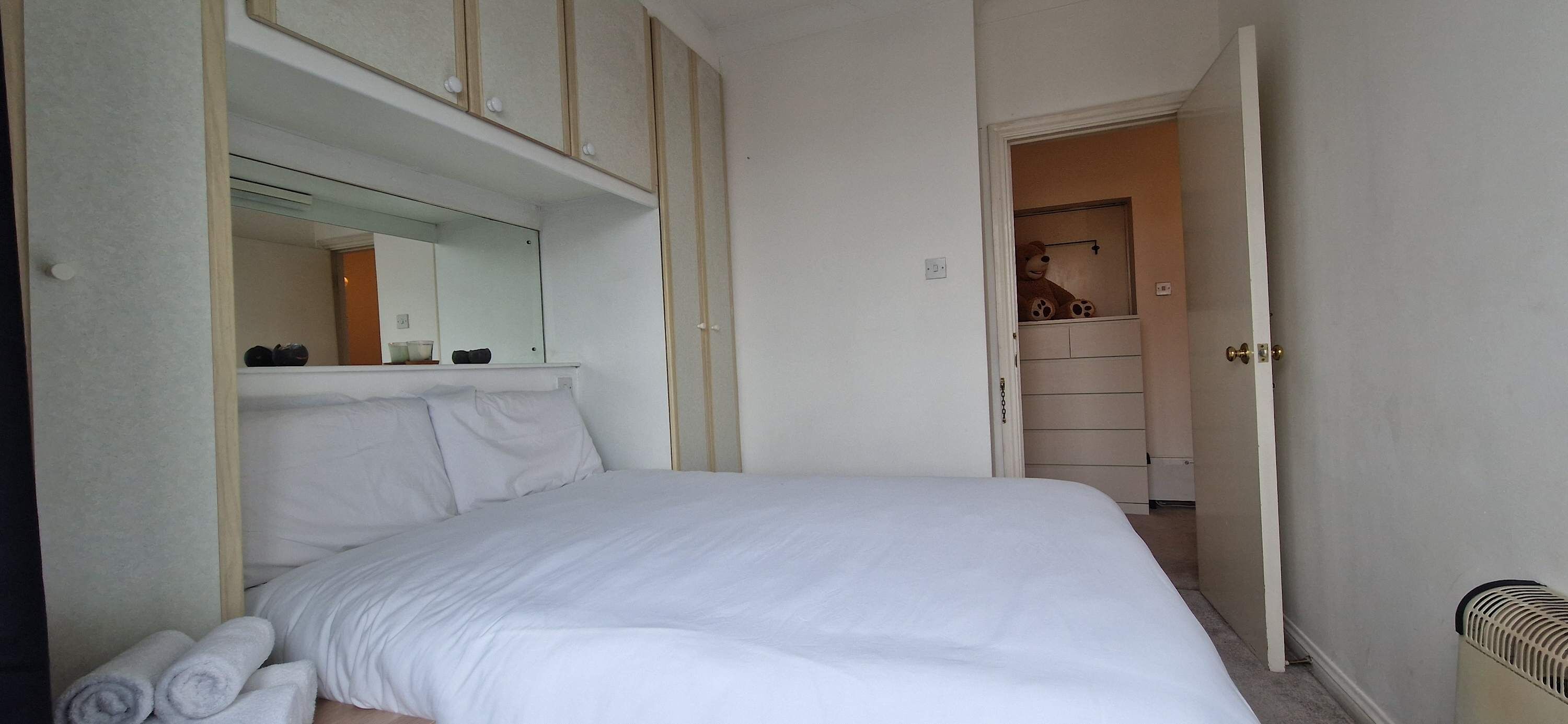 2 bedrooms, iron/ironing board, Internet, bed sheets