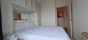 2 bedrooms, iron/ironing board, Internet, bed sheets - Bright Riverside 2BD, 5 Min to Guinness Storehouse (Dublin)