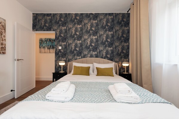 2 bedrooms, iron/ironing board, WiFi, bed sheets