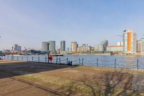 Miscellaneous - Riverside 2BD Flat, Short Walk to the ExCel Centre (Greater London)