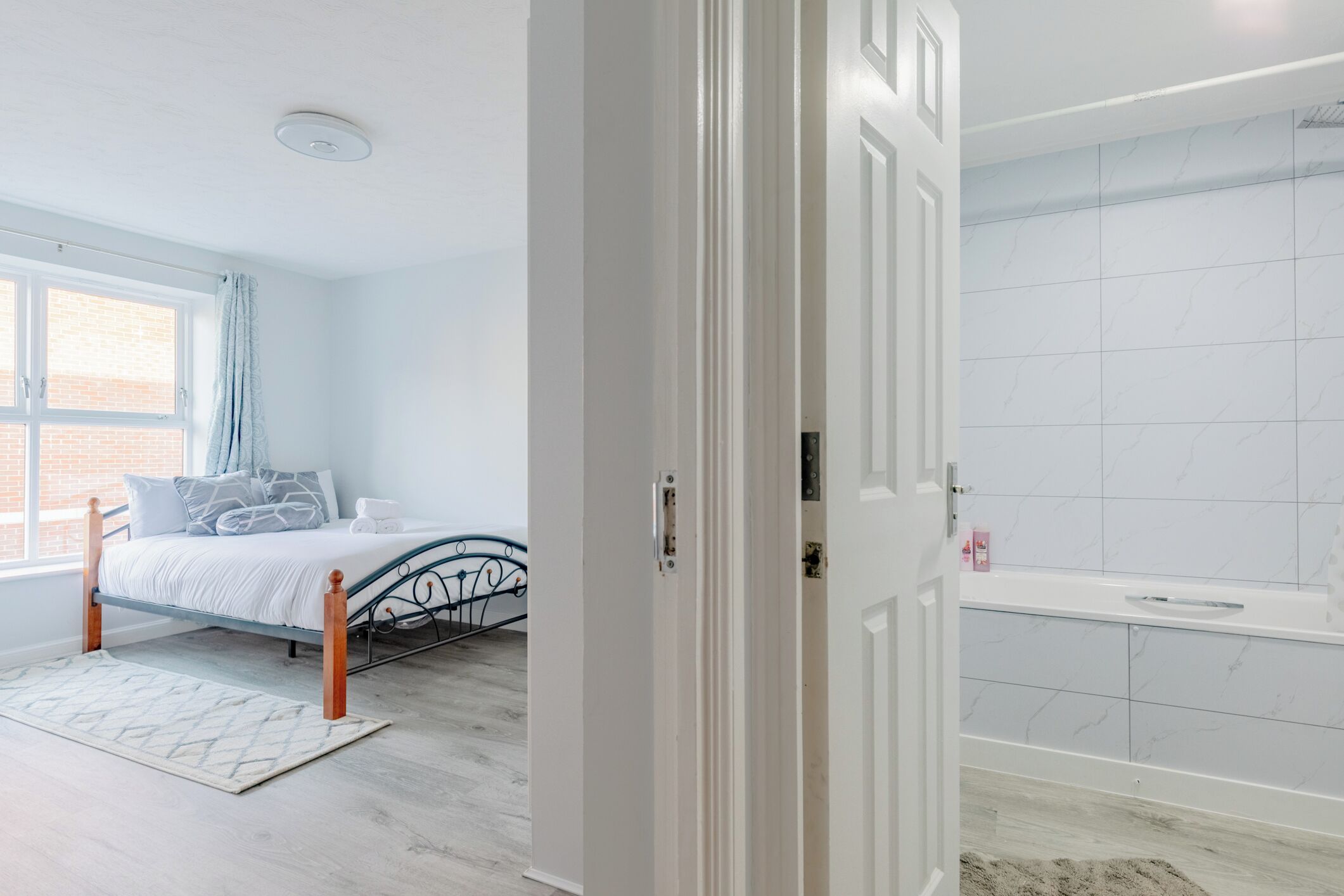 2 bedrooms, iron/ironing board, internet, bed sheets