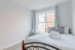2 bedrooms, iron/ironing board, Internet, bed sheets