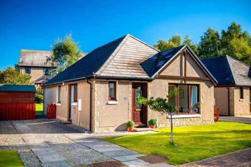 Birchwood Cottage is a three bedroom detached pet friendly property with enclosed garden with BBQ, b