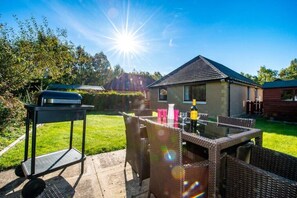 Outdoor dining - Three bedroom detached pet friendly property with enclosed garden and BBQ. (Aviemore)