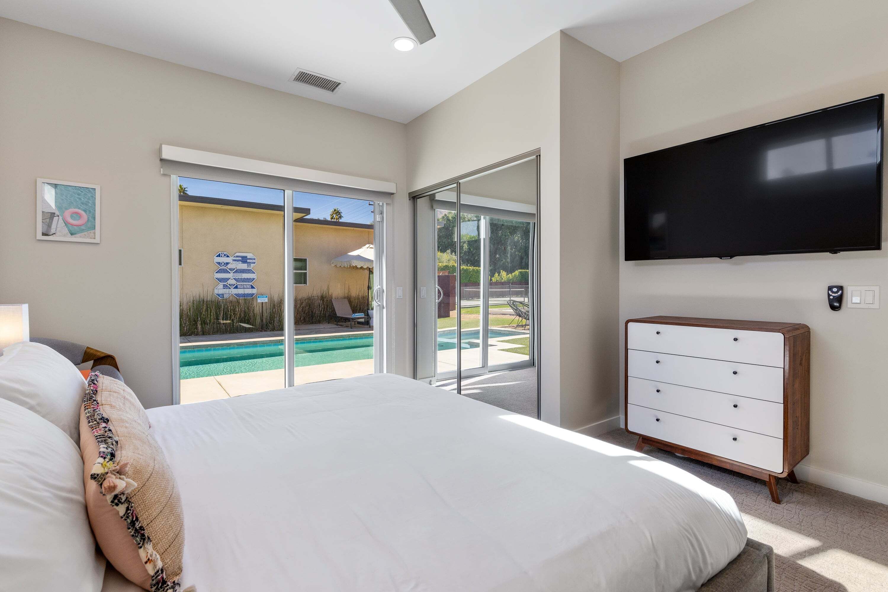 4 bedrooms, desk, iron/ironing board, free WiFi