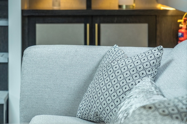 32-inch flat-screen TV with digital channels, fireplace