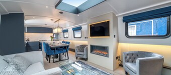 Elegant houseboat near Canary Wharf