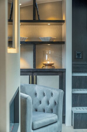 Télévision à écran plat de 32 pouces avec chaînes numériques, cheminée