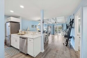 Unclassified image, 4 of 28, button