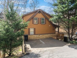 Exterior - Cabin Stay for 16 Close to Pkwy w/Deck & Hot Tub! (Pigeon Forge)