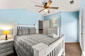 6 bedrooms, iron/ironing board, travel cot, WiFi - Cabin Stay for 16 Close to Pkwy w/Deck & Hot Tub! (Pigeon Forge)