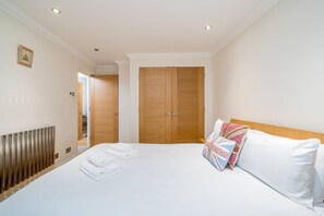 Deluxe Apartment, City View | 2 bedrooms, iron/ironing board, free WiFi, bed sheets