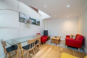Appartement Deluxe, vue ville | Coin séjour