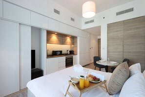 Interior - Livbnb-Modern Studio with Amazing Marina Views (Dubai)