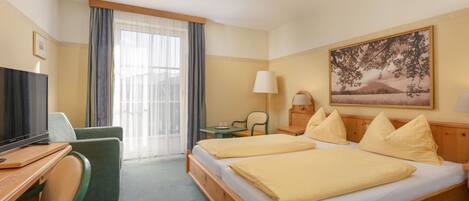 2 bedrooms, in-room safe, desk, WiFi
