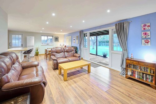 Host & Stay | Dovecote View