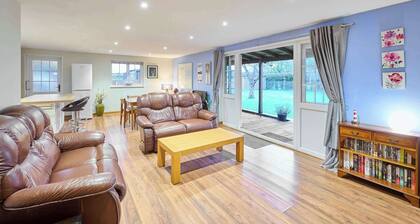 Host & Stay | Dovecote View