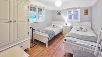 2 chambres, fer et planche à repasser, Wi-Fi, draps fournis