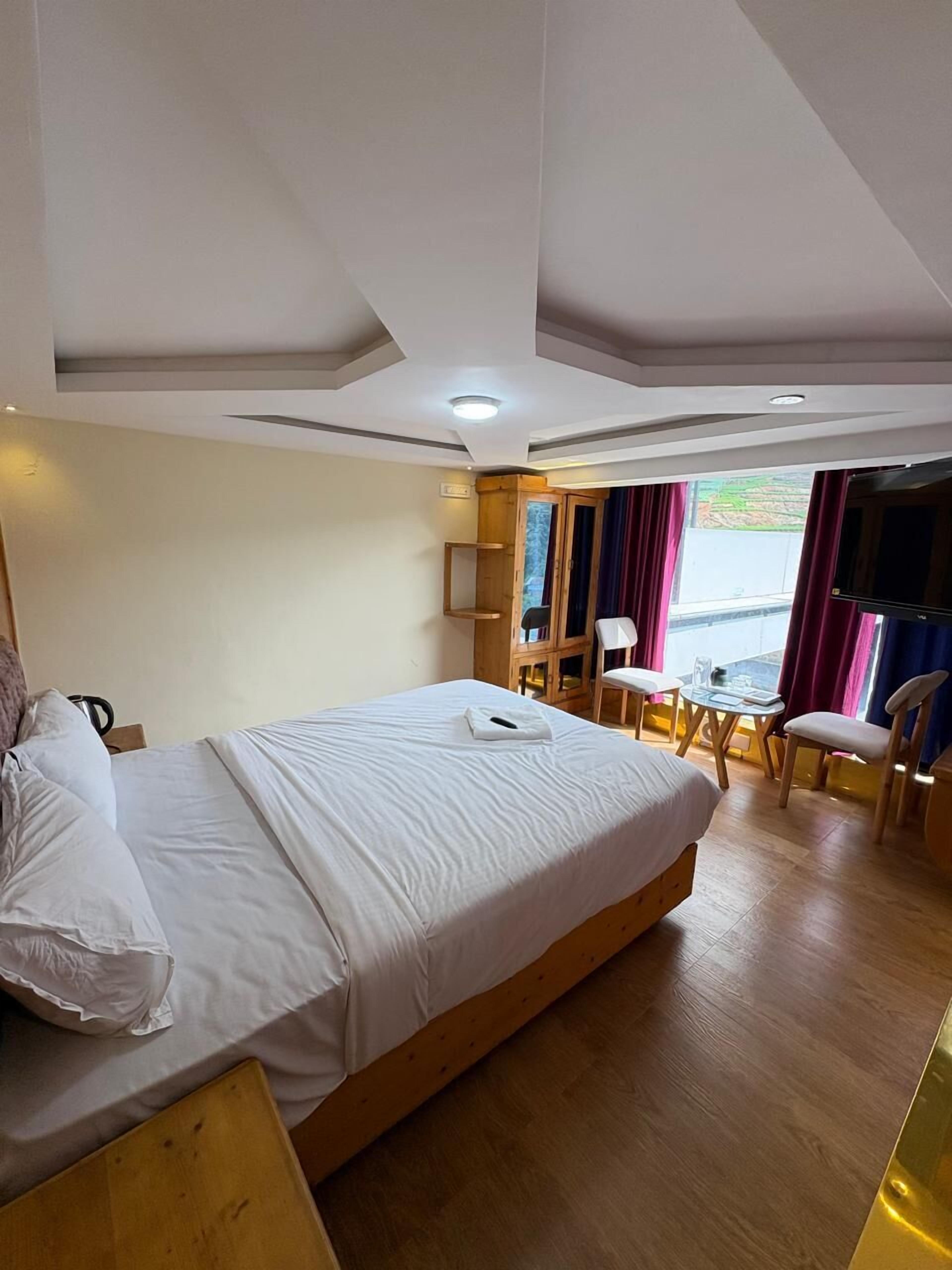 Club Room, Hill View