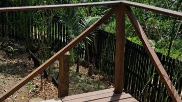 Cabana da Vovó Cida com Banheira de Hidromassagem - São João Batista - SC | Vista para o jardim