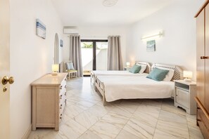 4 bedrooms, in-room safe, iron/ironing board, free WiFi