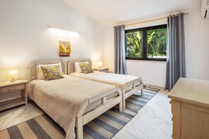 4 bedrooms, in-room safe, iron/ironing board, free WiFi
